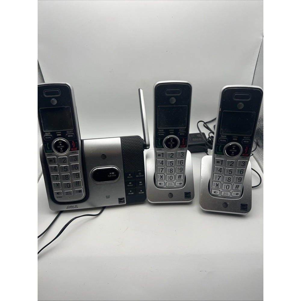 AT&T CL82314 Answering machine & 3x Cordless Handset Black & Silver